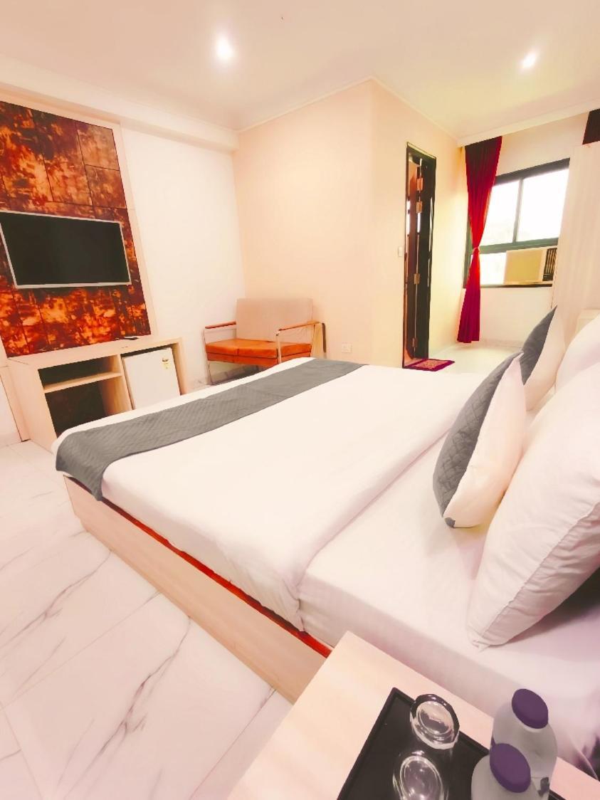 Hotel Almora Sky Near By Delhi International Airport With - Free Airport Pickup And Drop Neu-Delhi Exterior foto