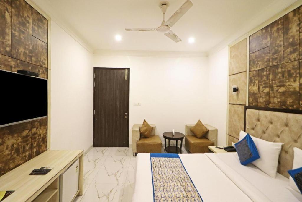 Hotel Almora Sky Near By Delhi International Airport With - Free Airport Pickup And Drop Neu-Delhi Exterior foto