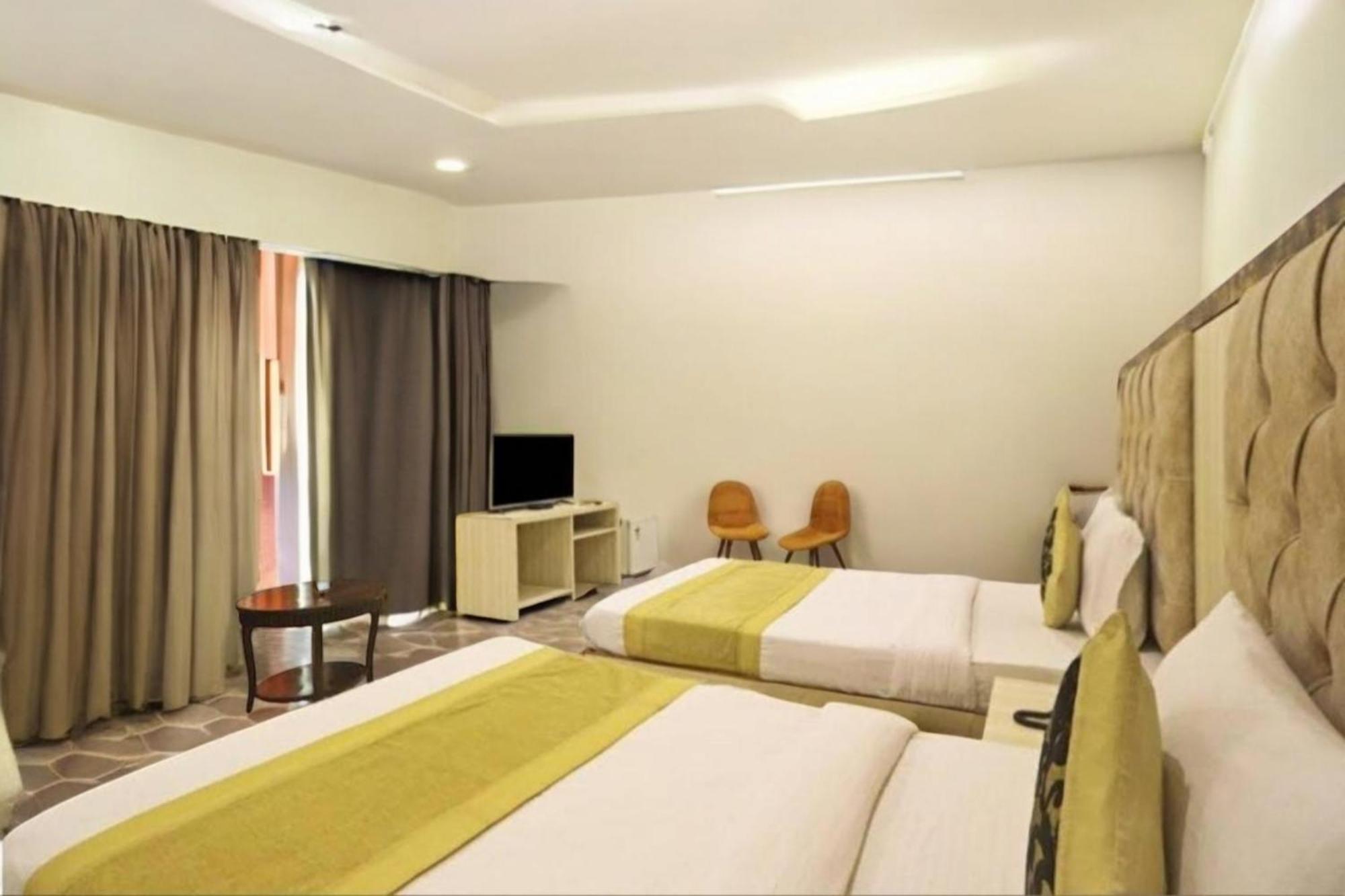 Hotel Almora Sky Near By Delhi International Airport With - Free Airport Pickup And Drop Neu-Delhi Exterior foto
