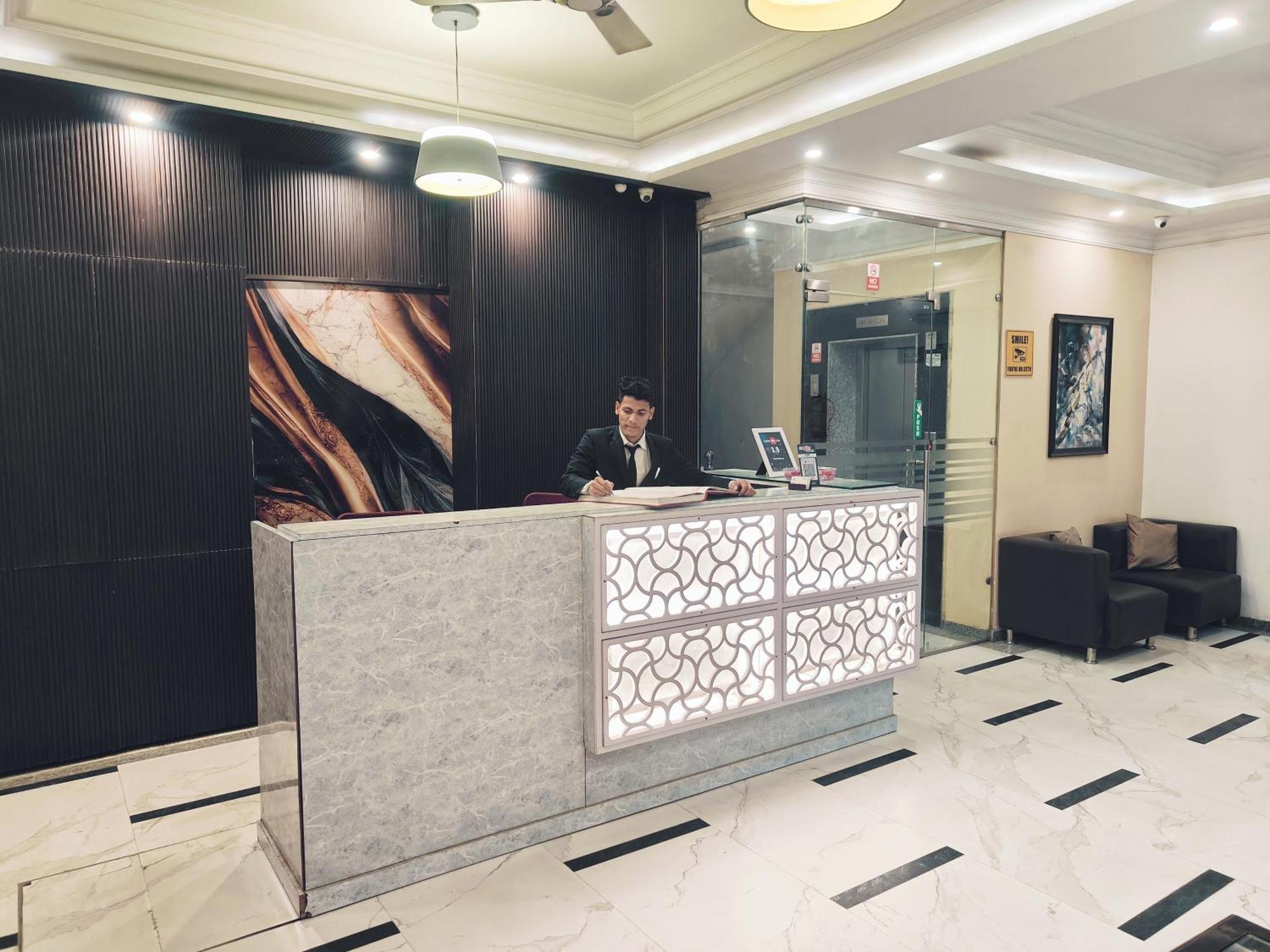 Hotel Almora Sky Near By Delhi International Airport With - Free Airport Pickup And Drop Neu-Delhi Exterior foto